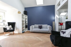 TV, DVD player, books, stereo