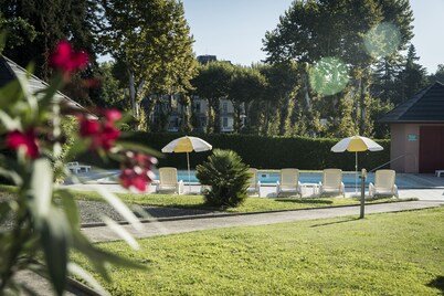 Air-conditioned T2 ground floor in 3-star residence with heated pool