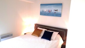 1 bedroom, iron/ironing board, free WiFi - T2 apartment + 2 terraces + 1 private secure PARKING + WIFI + TV. (Biarritz)