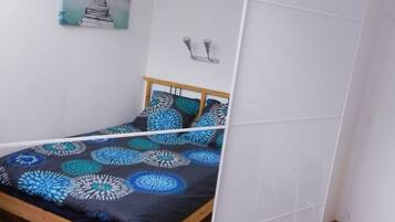 1 chambre, fer et planche Ă repasser, lit parapluie, Wi-Fi