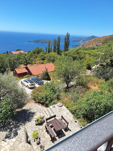 Cozy Stonehouse Oasis Overlooking the Adriatic, Minutes from Sveti Stefan