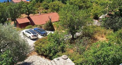 Cozy Stonehouse Oasis Overlooking the Adriatic, Minutes from Sveti Stefan