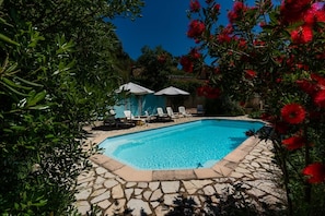 Outdoor pool, a heated pool - Large house between Grasse and Fayence (Le Tignet)