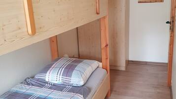 3 bedrooms, free WiFi, bed sheets