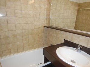 Baignoire, serviettes fournies