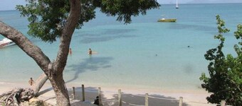 SAINTE ANNE - ANSE CARITAN / STUDIO 23m2 avec Terrasse en RDC, 1 à 4 Personnes