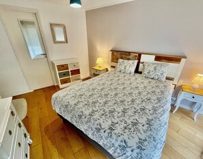 4 quartos, ferros/tábuas de passar roupa, berço de viagem, Wi-Fi