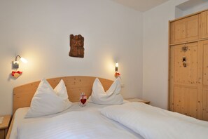 3 Schlafzimmer, Zimmersafe, Bügeleisen/Bügelbrett, Reisekinderbett