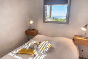 2 bedrooms, bed sheets