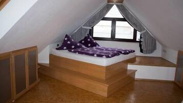 4 bedrooms, travel crib, WiFi, bed sheets