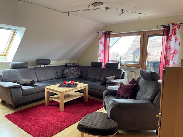 Fernseher, Kamin, DVD-Player, Stereoanlage