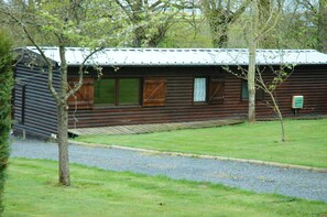 Exterior - CHALETS in the countryside on wooded grounds, pets welcome (Pertheville-Ners)
