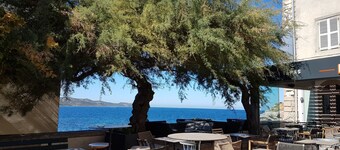 BEAUTIFUL APARTMENT IN RESIDENCE STANDING UP BEAUTIFUL SEA AND MOUNTAIN
