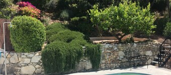 Typical white Andalusian house in the heart of PUEBLO, with swimming pool and jacuzzi