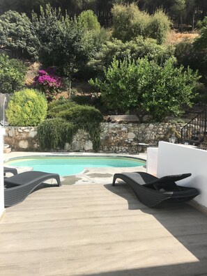 Pool - Typical white Andalusian house in the heart of PUEBLO, with swimming pool and jacuzzi (Alhaurín el Grande)