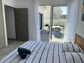 4 室のベッドルーム、アイロン / アイロン台、WiFi (無料)
