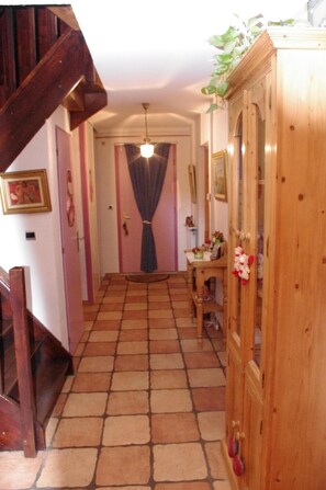 Interior - Terraced house, 120M2, for 7 people, 2 km from the lake, with private garden (Annecy-Le-Vieux)
