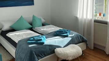 2 bedrooms, travel crib, free WiFi, bed sheets