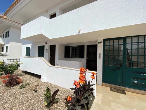 Fully Renovated Apartment with Private Terrace – Near Beach & Lisbon