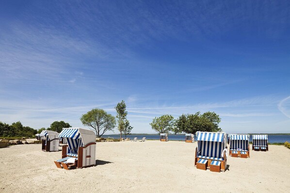 Plage à proximité, chaise longue