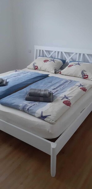 4 chambres, fer et planche à repasser, accès au Wi-Fi (inclus)