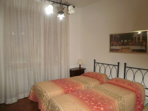 3 bedrooms, in-room safe, iron/ironing board, free WiFi
