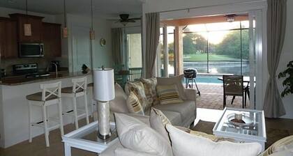 Uusi ylellinen huvila, jolla on kaunis ranta, venekansi ja lämmitetty uima-allas!