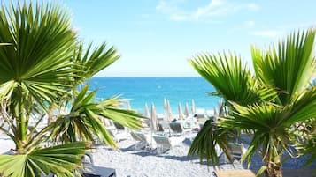 Una spiaggia nelle vicinanze, teli da spiaggia