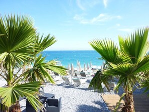 une plage privée à Cagnes sur mer