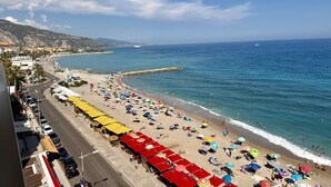 Beach - Top-floor apartment with amazing sea view (Menton)