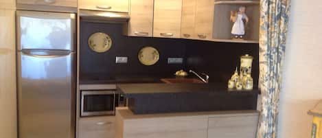 Frigorífic, microones, forn i placa de cuina