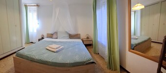 Spacious holiday cottage and garden in the country
