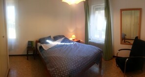 1 chambre, fer et planche Ă repasser, accĂšs Internet, draps fournis
