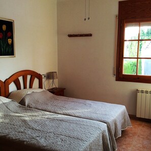 3 soverom, strykejern/-brett, reiseseng for barn og wi-fi (inkludert)