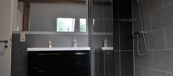 Maison moderne de 120 m², situation centrale, jusqu'à 10 p.