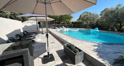 THE HOUSE UNDER THE OAKS WITH CONTEMPORARY DOUBLE POOL
