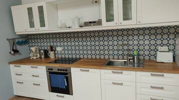 Geladeira, fogão, cooktop, lava-louças