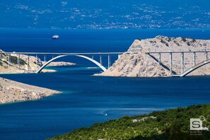In Strandnähe, Liegestühle, Strandtücher