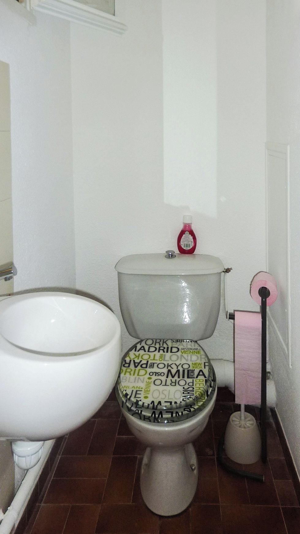 A bathroom with a toilet, bidet, and sink.