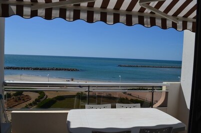 Studio waterfront, near beach, sea view, 4 persons