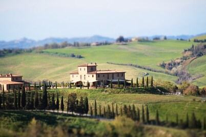 Fantastic apartment with terrace and pool overlooking Volterra