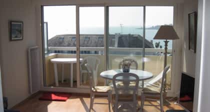 Studio with beautiful sea view EXCEPTIONAL 50m FROM THE BEACH WITHOUT OPPOSITE