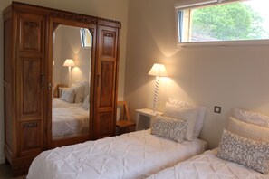1 bedroom, desk, iron/ironing board, travel crib - La maison de Demeter, 10 min from Eugénie les Bains, quiet of the Landes Intérieures (Geaune)
