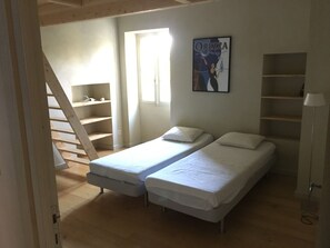 2 slaapkamers, een strijkplank/strijkijzer, wifi, beddengoed