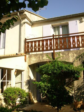 Exterior detail - GRAND STUDIO CLIMATISE, INDEPENDANT DANS VILLA AVEC JARDIN, Tranquility assured (Avignon)