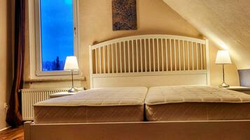 2 bedrooms, iron/ironing board, travel cot, WiFi