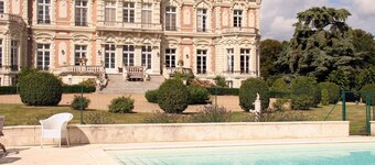 Bellissimo castello in stile Luigi XIII in perfette condizioni 