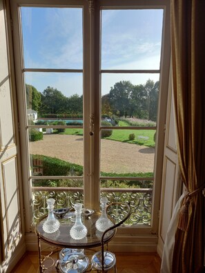 Interior - 7-bedroom gîte (sleeps 15) in a magnificent Louis XIII-style château (Le Bourg-D'iré)
