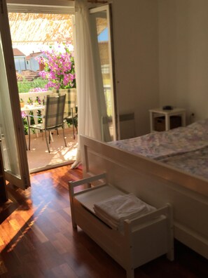 3 bedrooms, iron/ironing board, WiFi, bed sheets