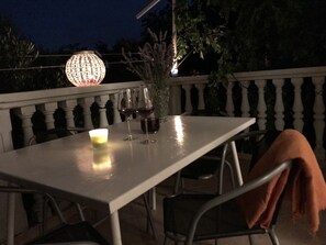 Outdoor dining - Exclusive apartment140mq, family friendly, near the beach, parking, wi-fi  (Biograd na moru)